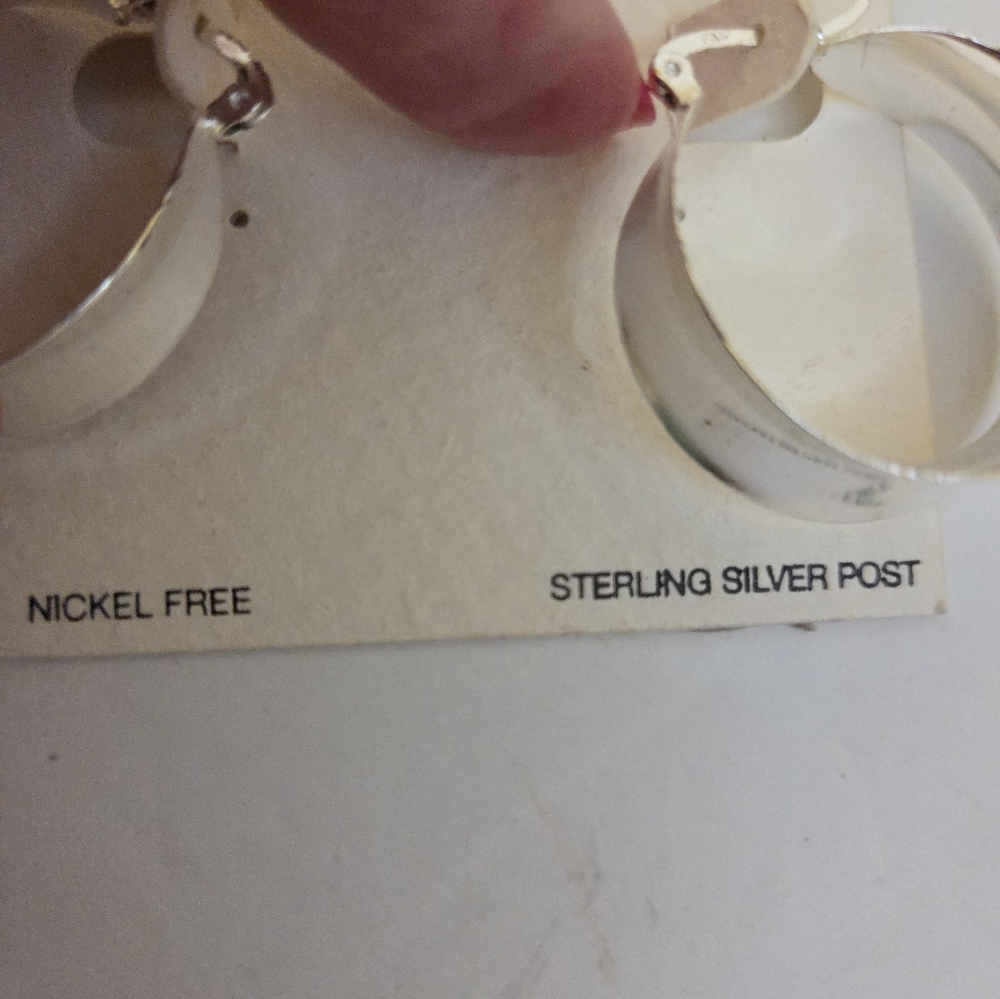 Dillard's Silver Hoop Fashion Earrings Sensitive Skin NEW - Picture 5 of 5